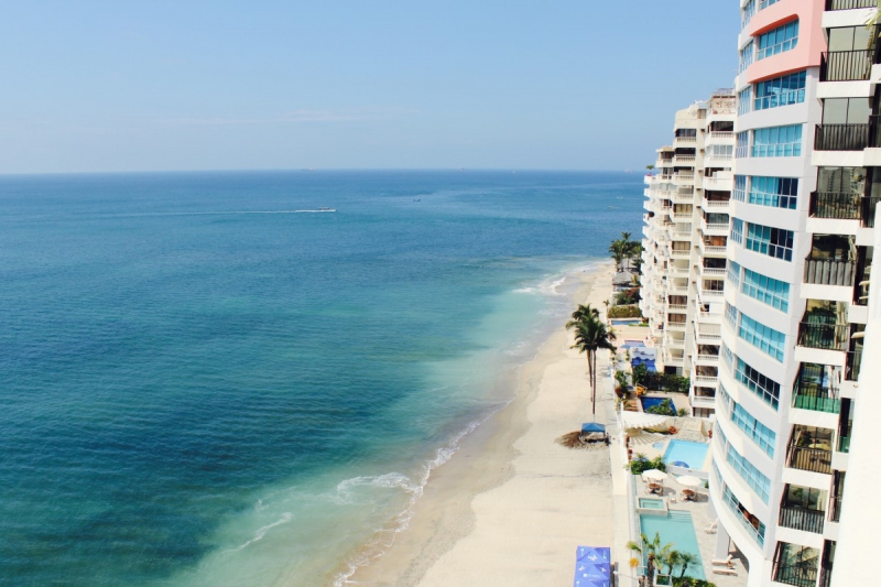 chambre-hote-FOX AMPHOUX-min_beach_ocean_shore_hotel_palm_tree-33726